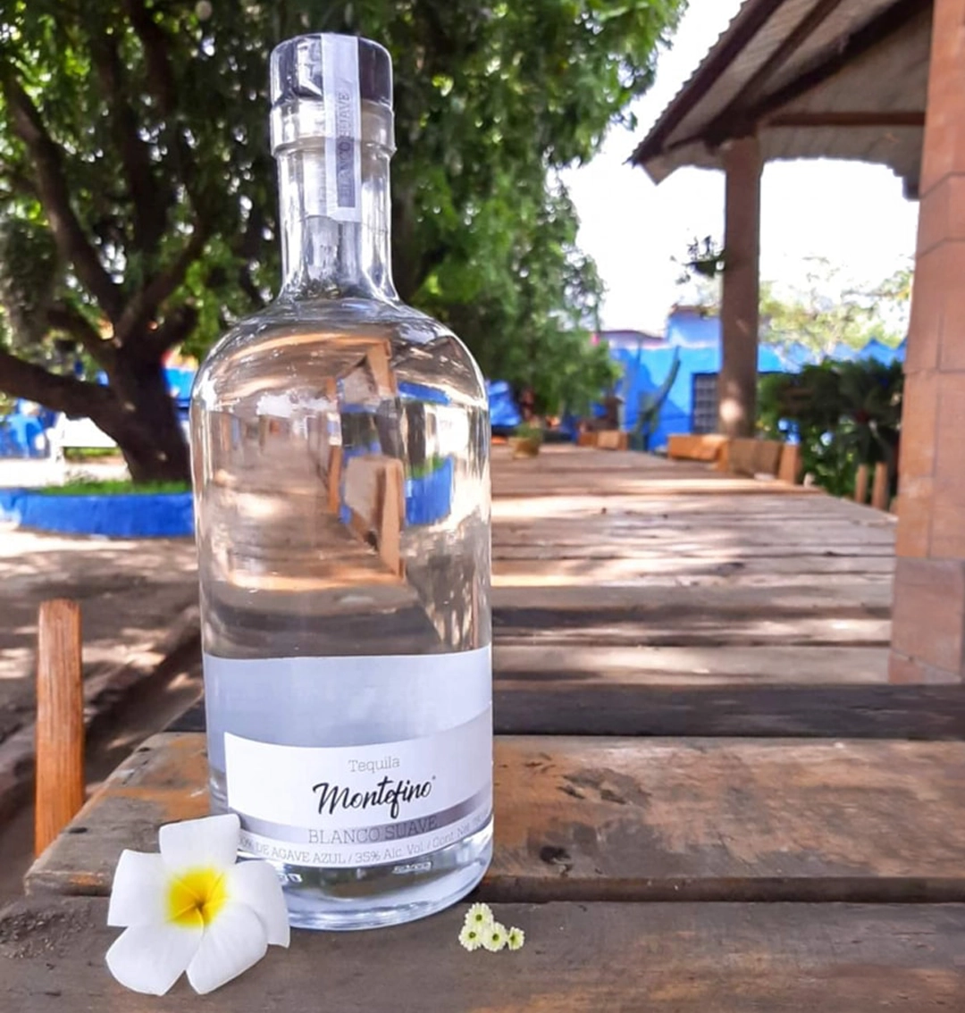 Monte Fino Blanco-Suave bottle